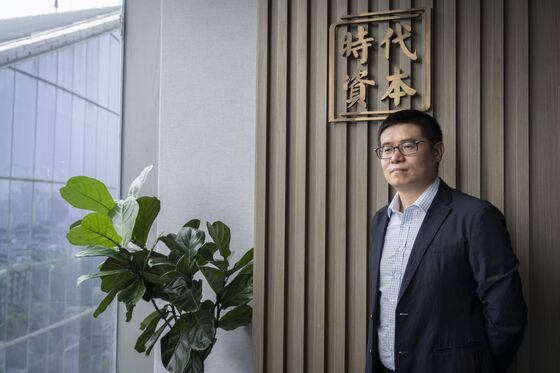 Tough-to-Impress Harvard Grad Molds Fortunes of China’s Rich