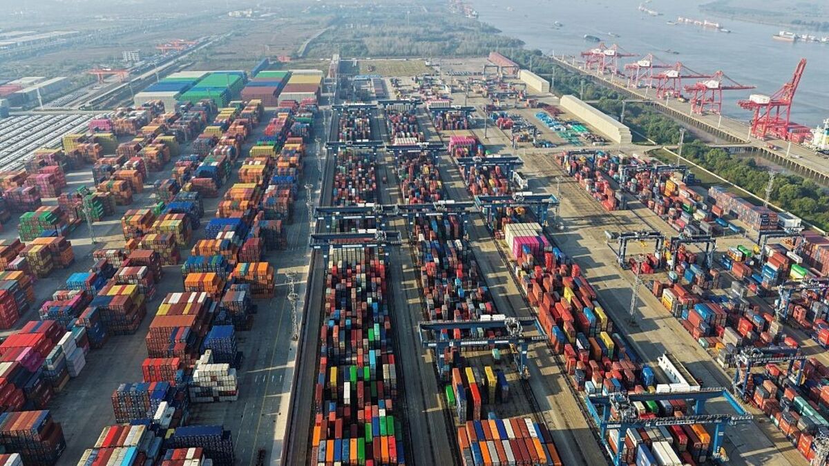 ⚫️ BLOOMBERG: "Surplus commerciale della Cina supera i 1.000 miliardi di dollari nel 2023 nonostante il calo delle esportazioni verso gli Stati Uniti"