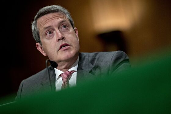 Fed's Quarles Is in Two-Horse Race to Succeed Carney at FSB