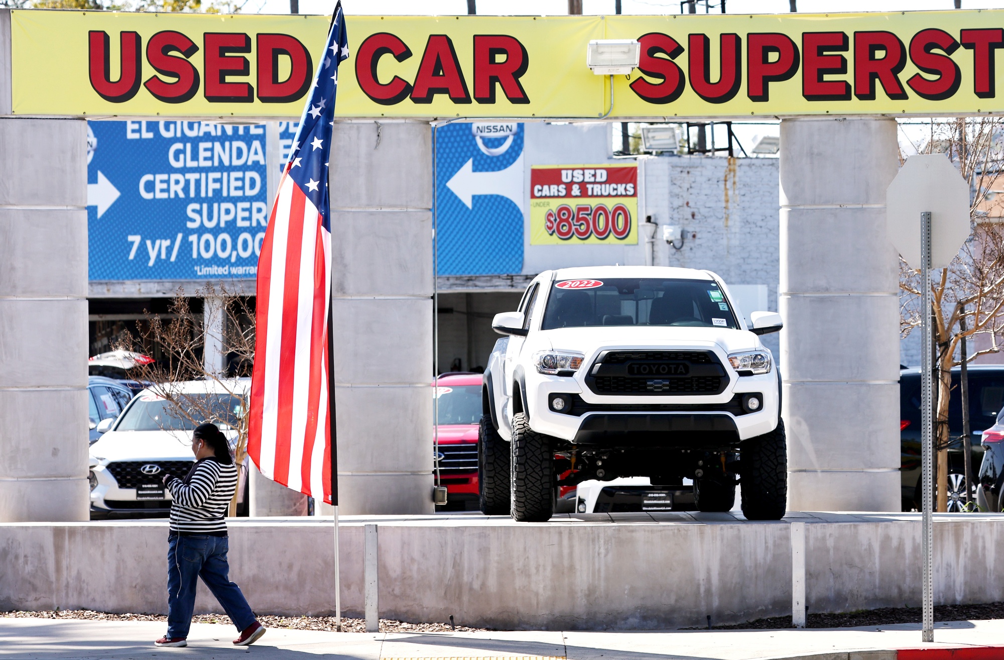 Focus: Big U.S. auto dealers bet billions against the death of the  dealership