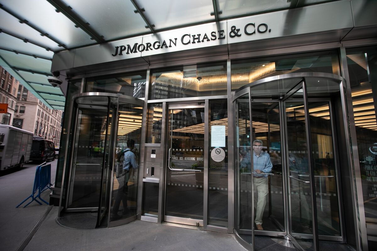 JPMorgan Leads Banks in Dimming Outlooks, Spoiling Capital Rules Win (JPM ...