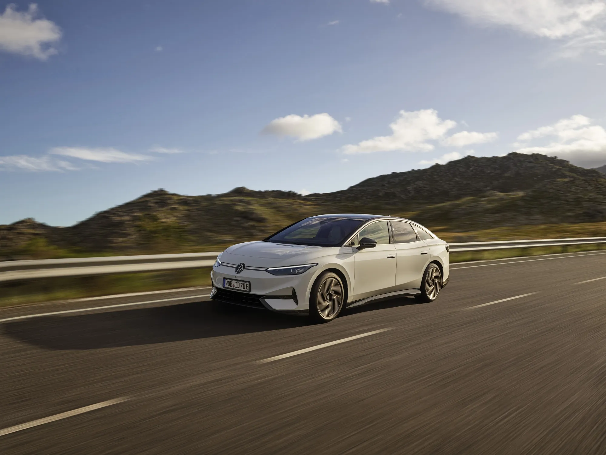 The ID.7 boasts a driving range of 700 kilometers.
