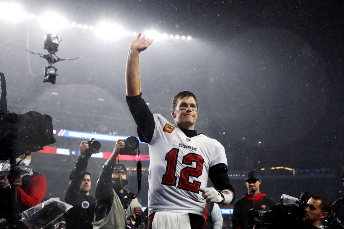 In '80 for Brady,' Tom Brady Wins Viewers and Never Retires - WSJ