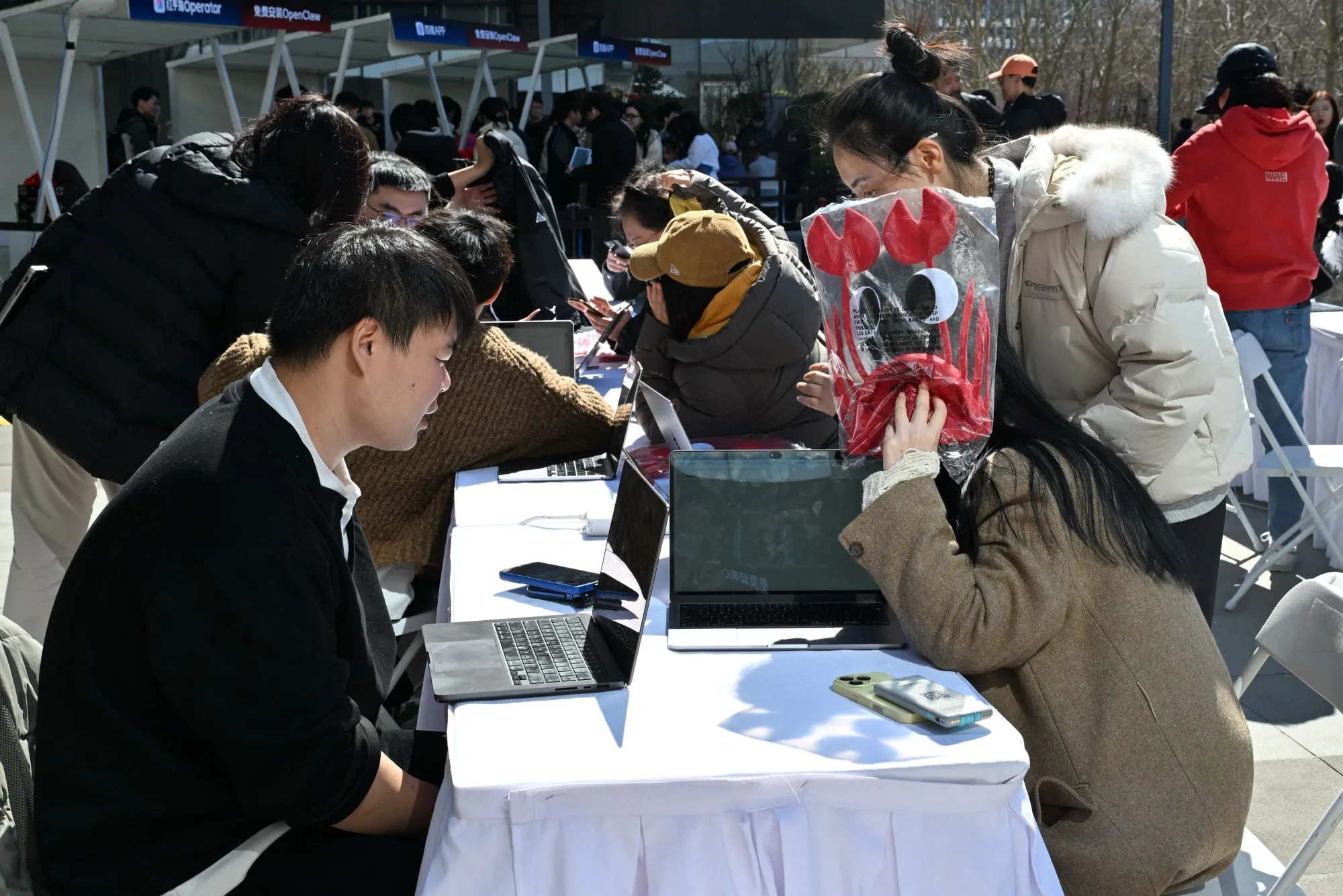 Engineers&nbsp;install&nbsp;OpenClaw for users at Baidu’s headquarters in Beijing on March 11.