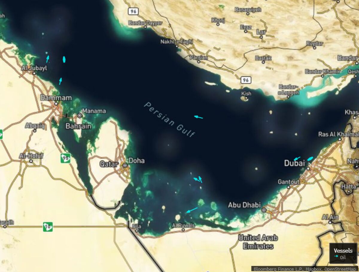Only Nine Empty Oil Supertankers Are Visible in the Persian Gulf