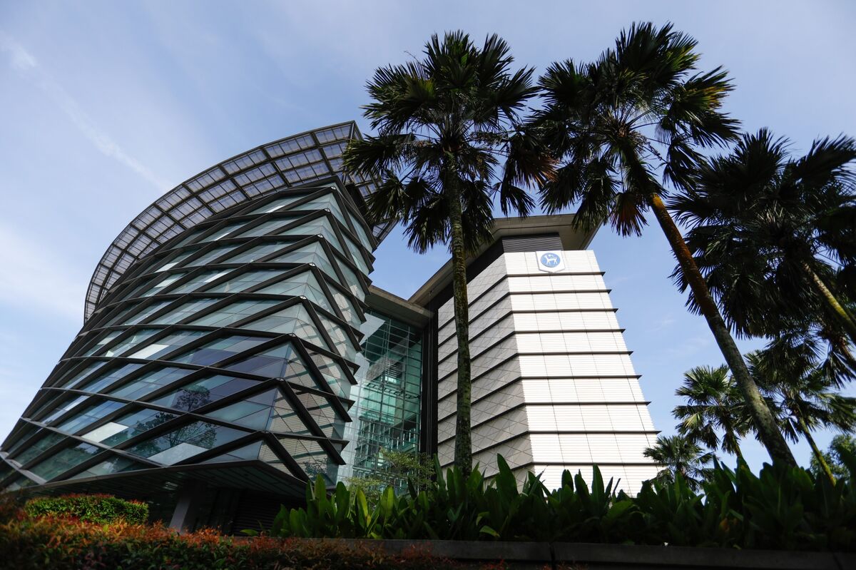 Malaysian Central Bank Rejects Using Ringgit to Help Exports.