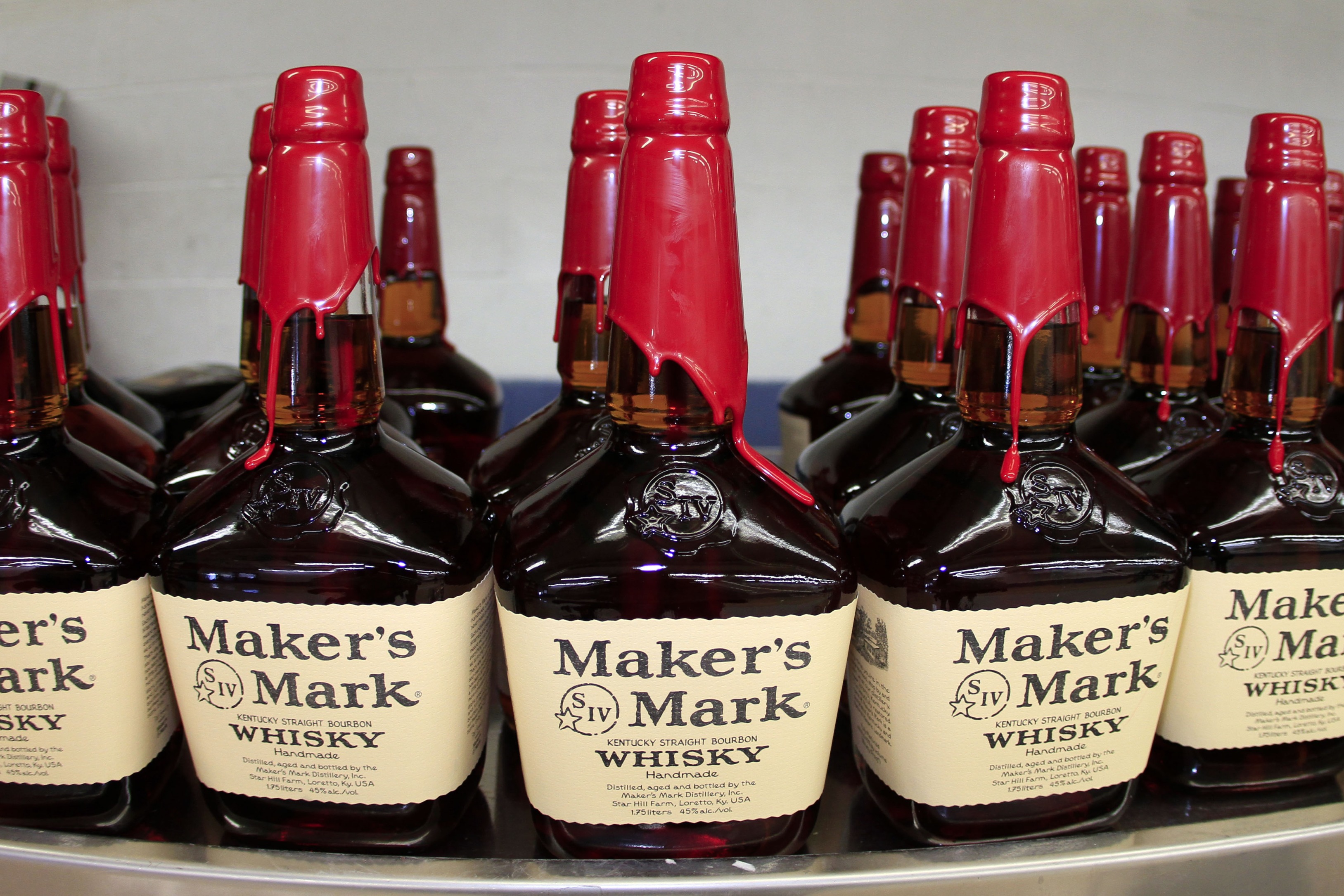 Maker's. Мэйкерс Марк. Бурбон maker's Mark. Виски с сургучной пробкой. Виски с сургучом.