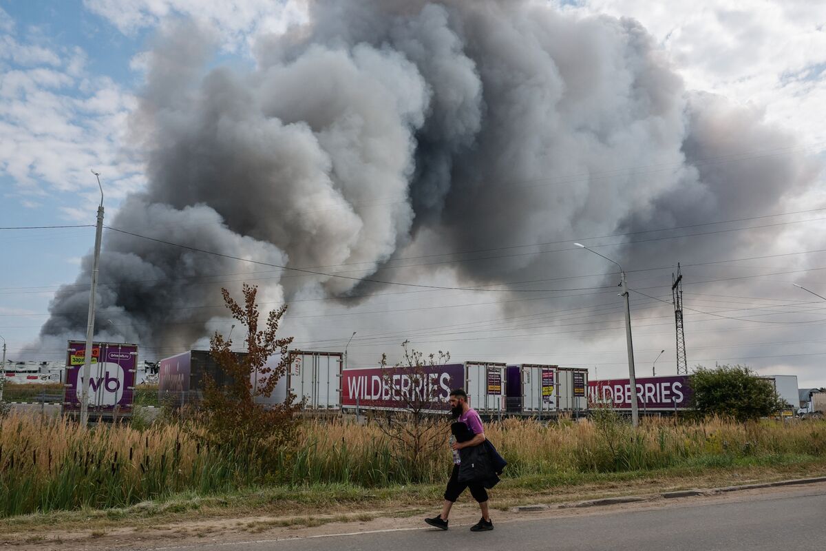 bloomberg.com - Greg Sullivan - Putin Allows Russia to Take Over Poorly Protected Infrastructure