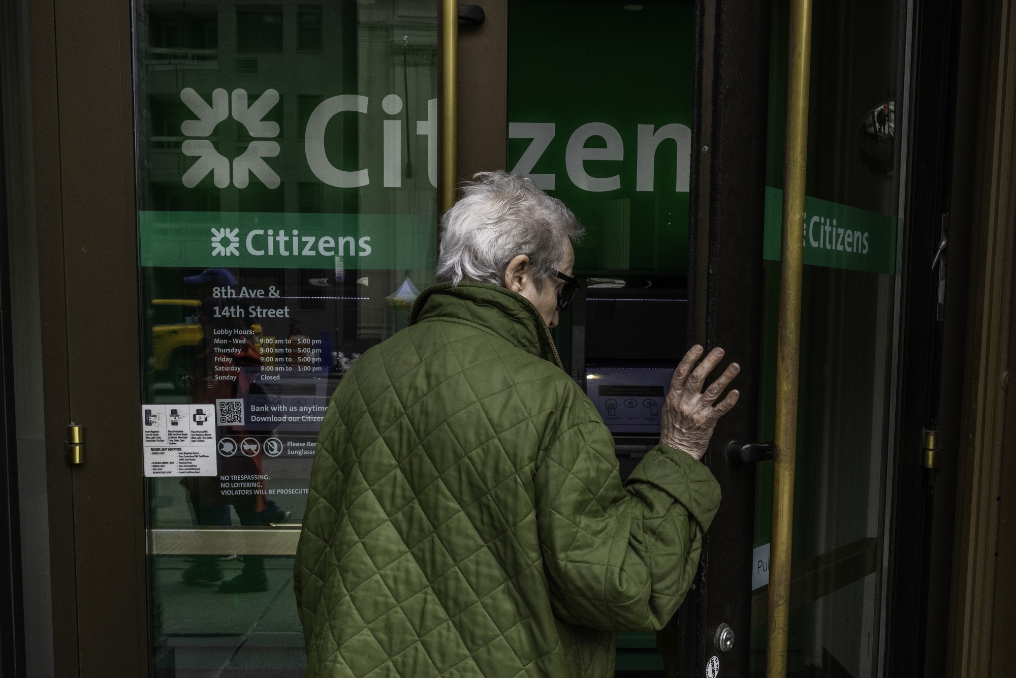 First Horizon, Citizens, Fifth Third Bonds Fall as Bank Risk Hits