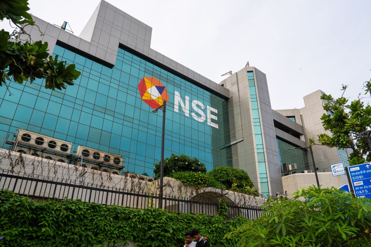 Bain-Backed Dhoot Transmission Is Said to Appoint Banks for $250 Million IPO
