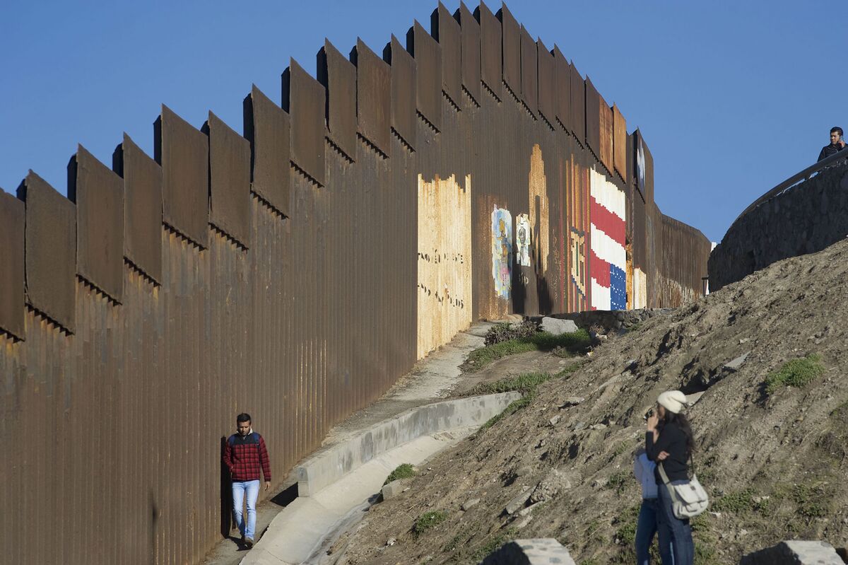 Israeli Company That Fenced in Gaza Angles to Help Build Trump's Mexico Wall  - Bloomberg