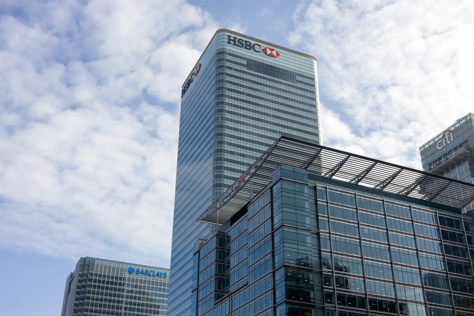 HSBC、オフィス拡大に年間2億ドルー週3日出社ルール導入なら