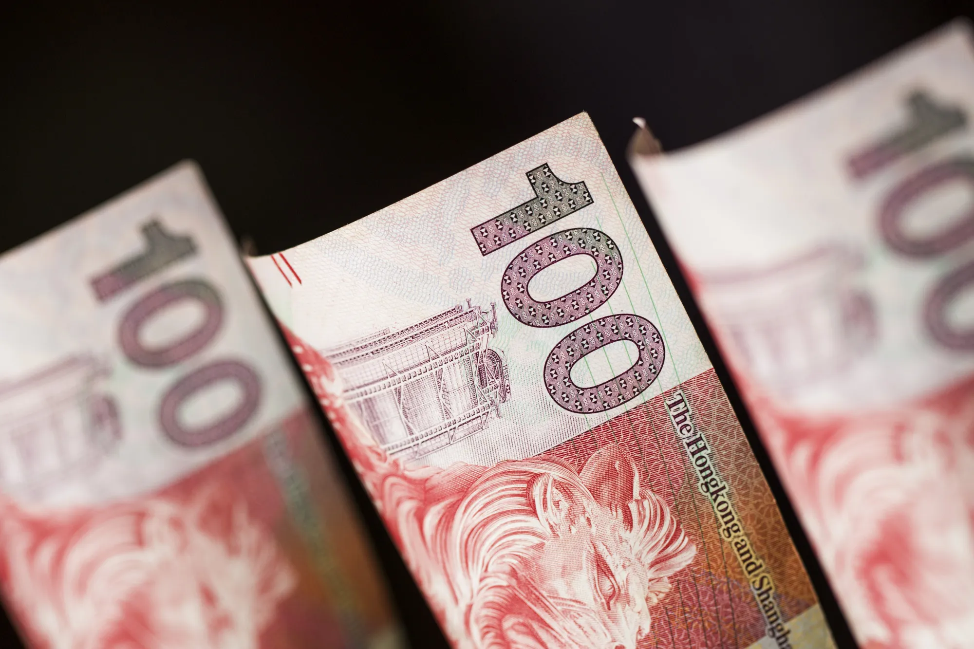 Hong Kong Dollar Forwards Sink to Weakest Since 1999 on Peg Bets