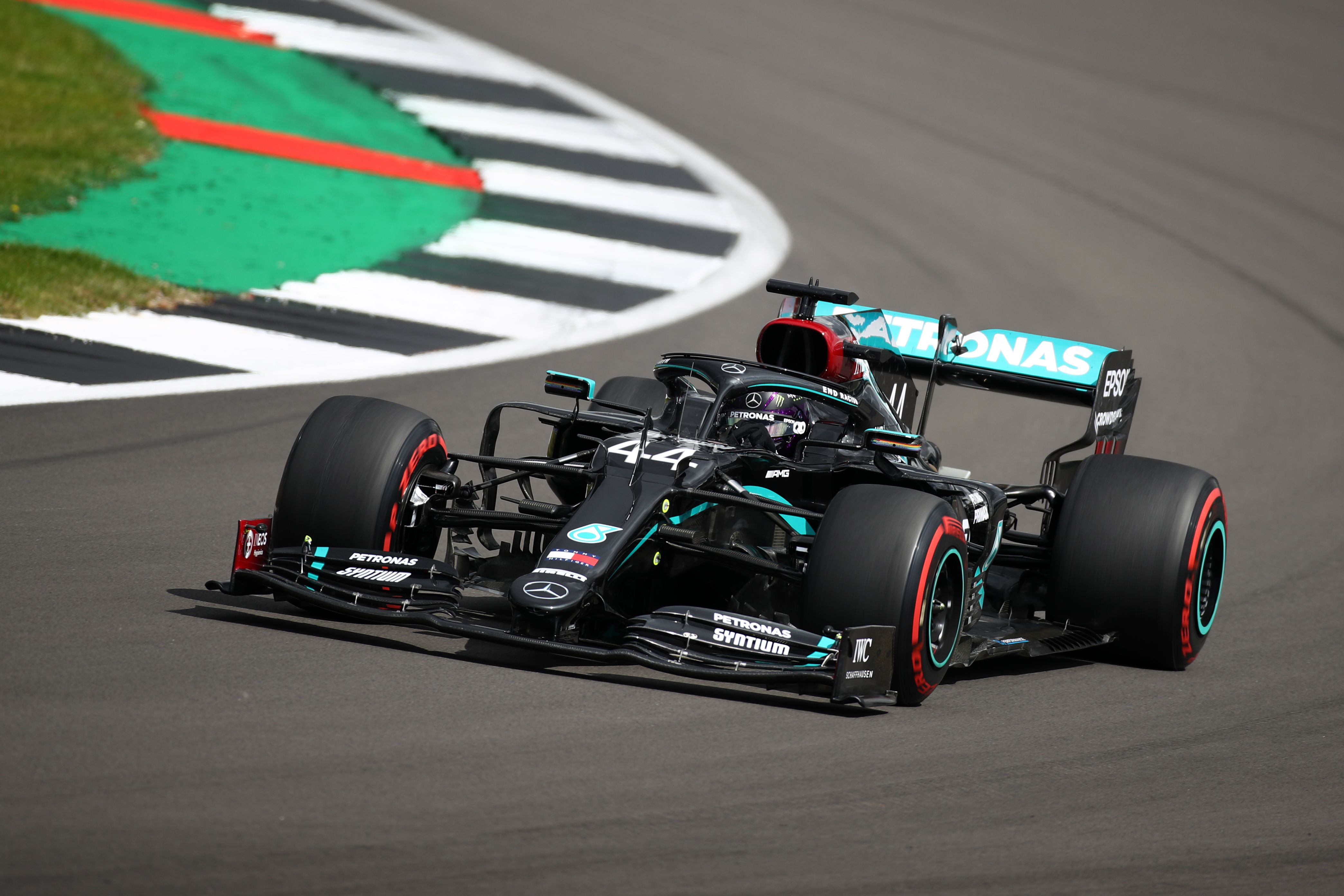 Lewis Hamilton wins his fourth British Grand Prix at Silverstone