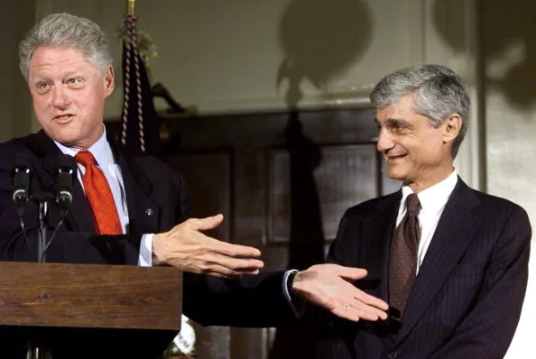 Bill Clinton with Robert Rubin in 2000.
