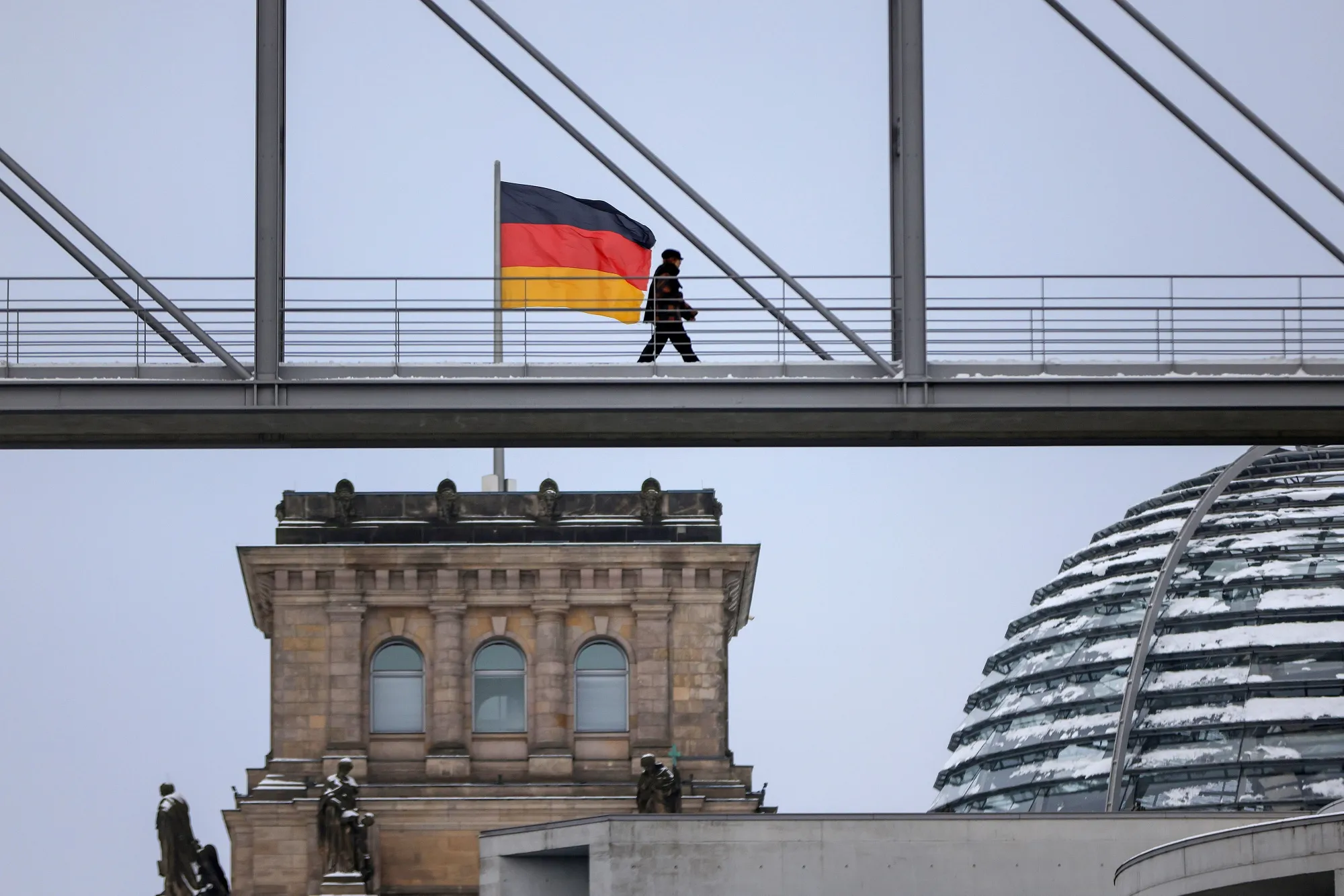 ドイツが新たに20年債発行、記録的な需要集まる－割安感で人気化 - Bloomberg