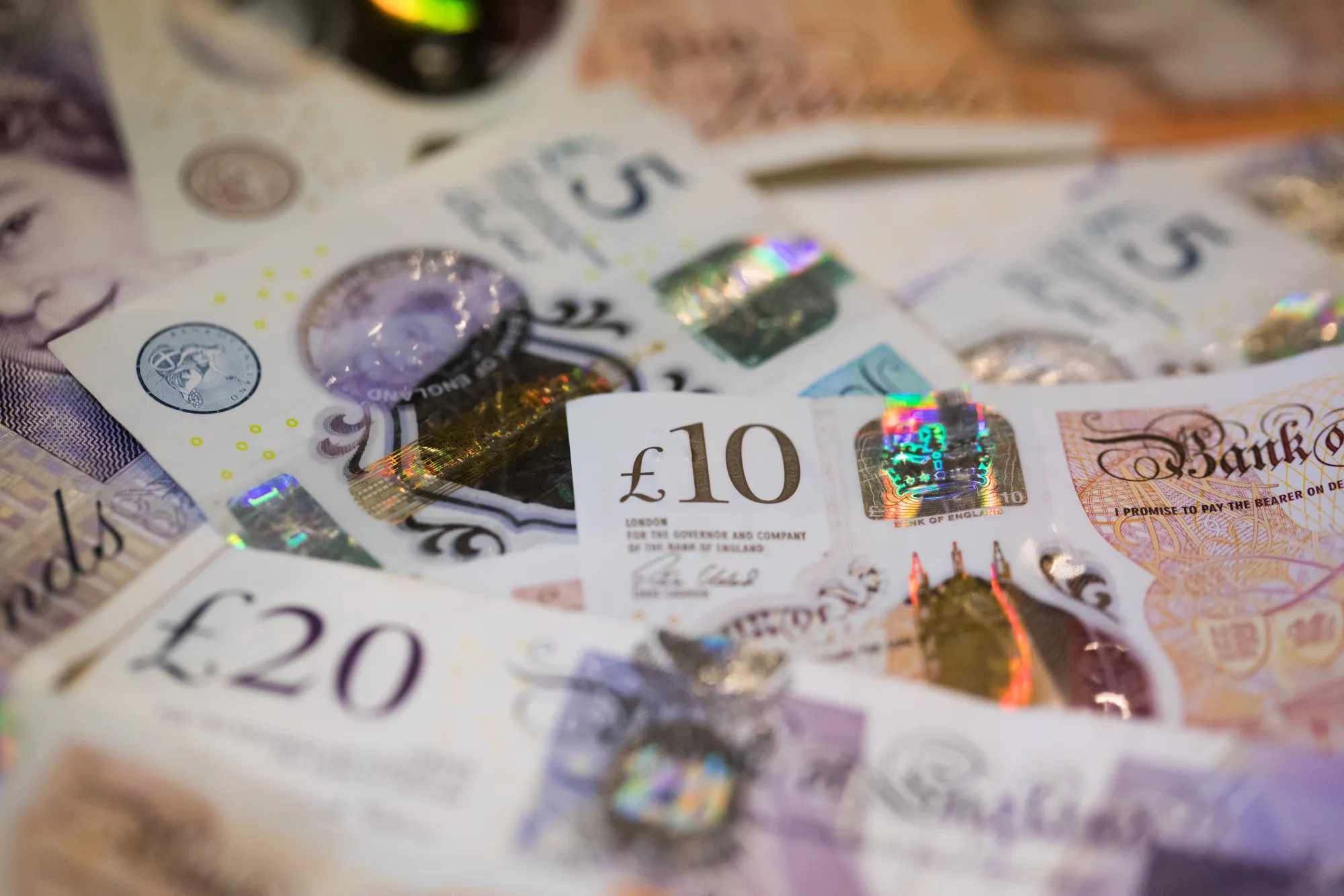 Pound Seen Hitting 34-Year Low If Johnson Drags U.K. To No-Deal
