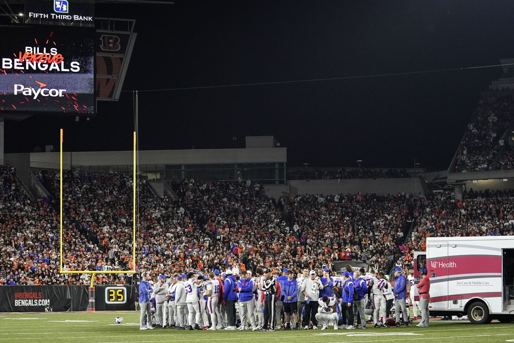 College Football World Reacts To Cincinnati Making History - The