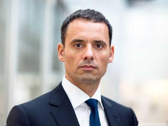 Ex-Deutsche Bank Executive Facing Jail in Italy Still Has Clout
