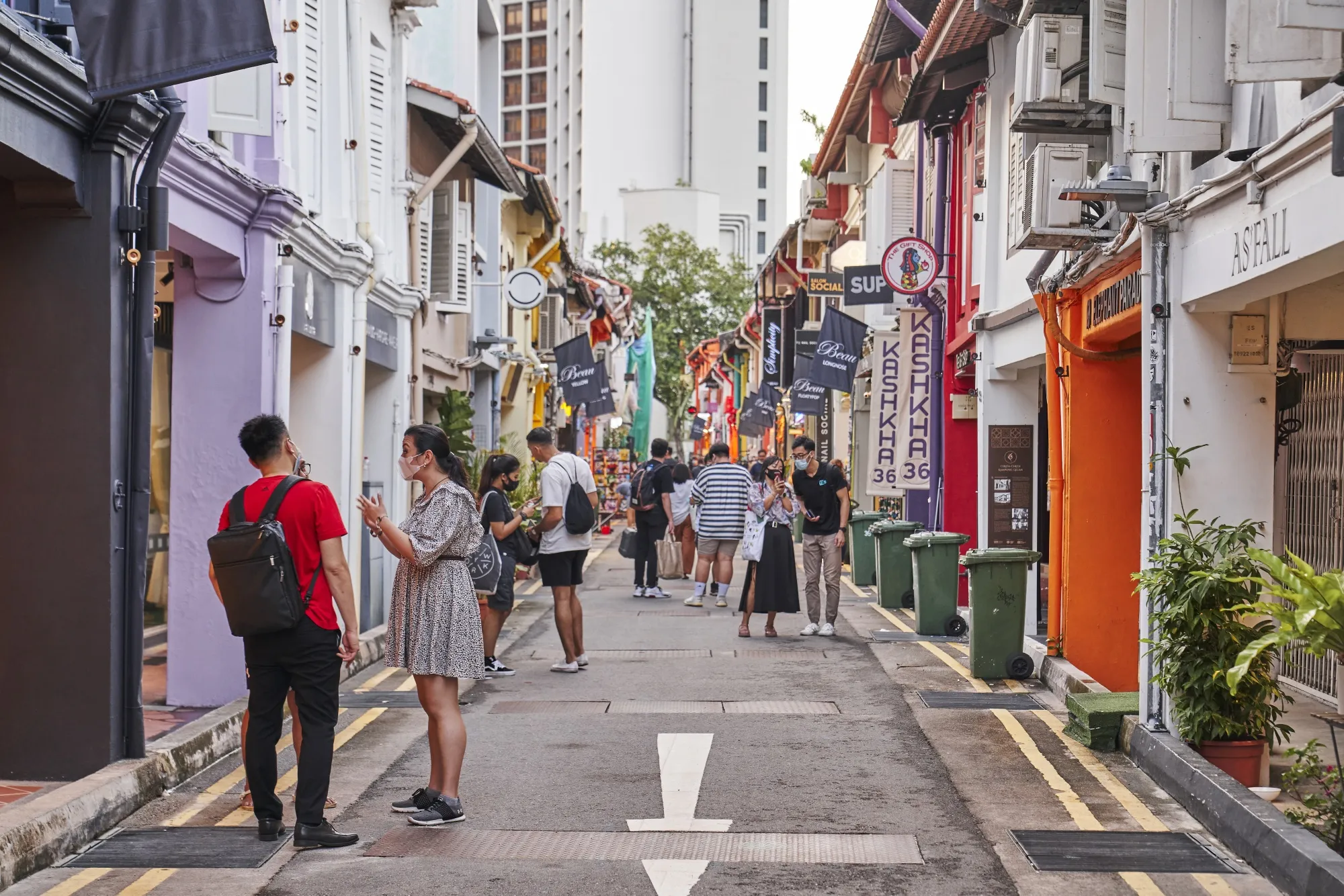 Singapore Population Drops for First Time Since 2003 on Economy 