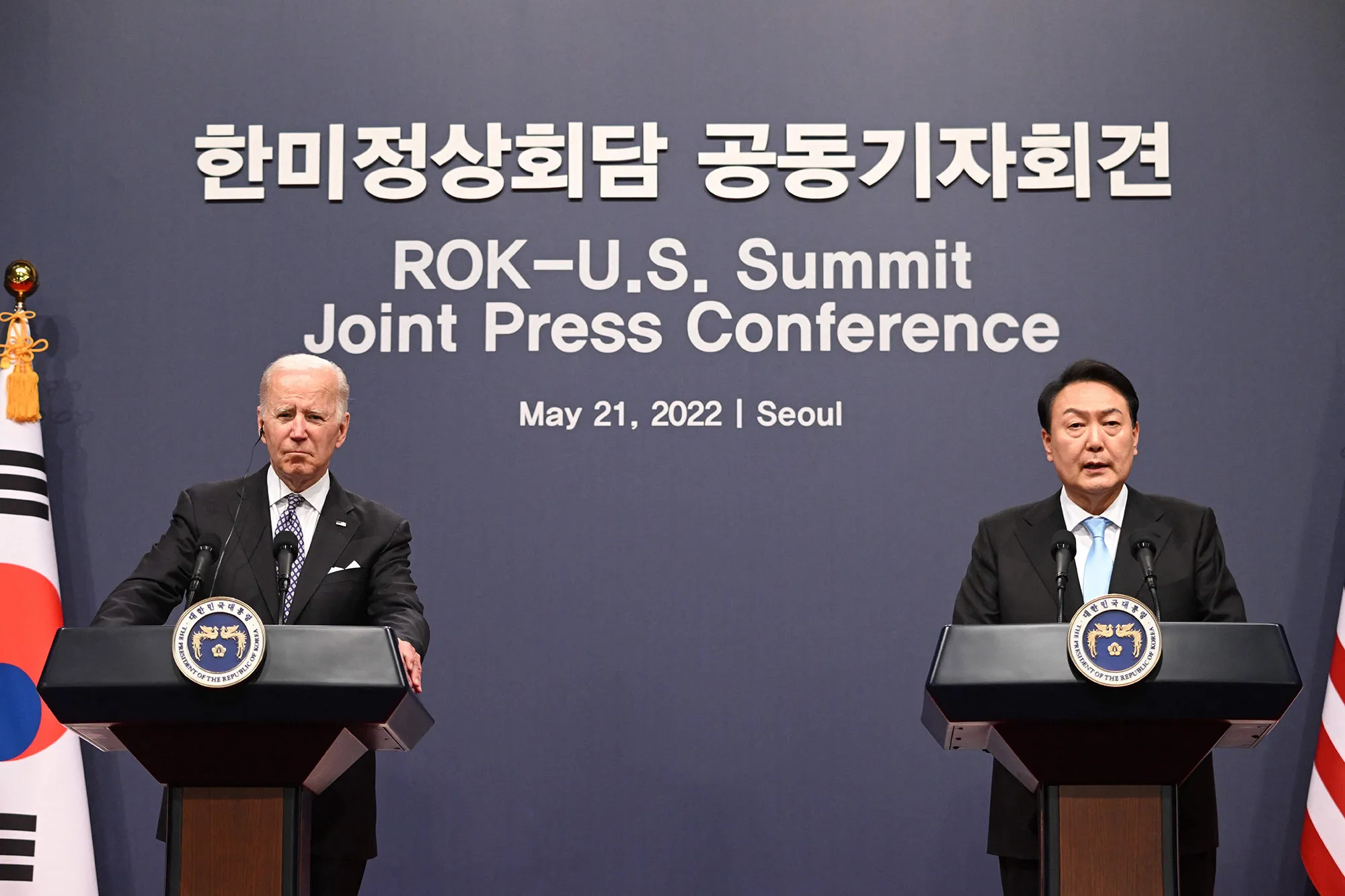 Joe Biden and Yoon Suk-yeol&nbsp;following their meeting at the People's House in Seoul, on May 21.&nbsp;