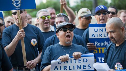 United maintenance personnel demonstrate outside the company's annual shareholders' meeting on June 10 in Chicago.