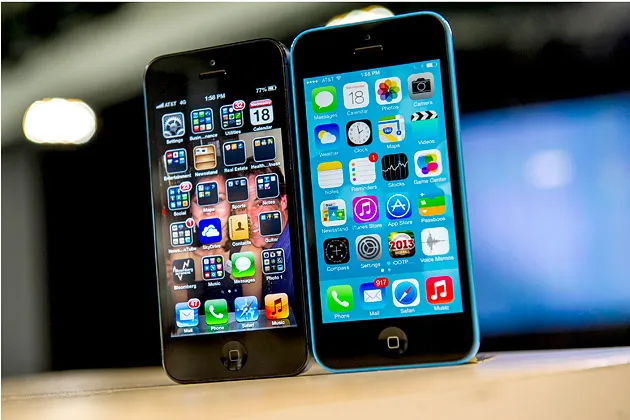 An iPhone 5 operating iOS 6, left, and an iPhone 5C running iOS 7
