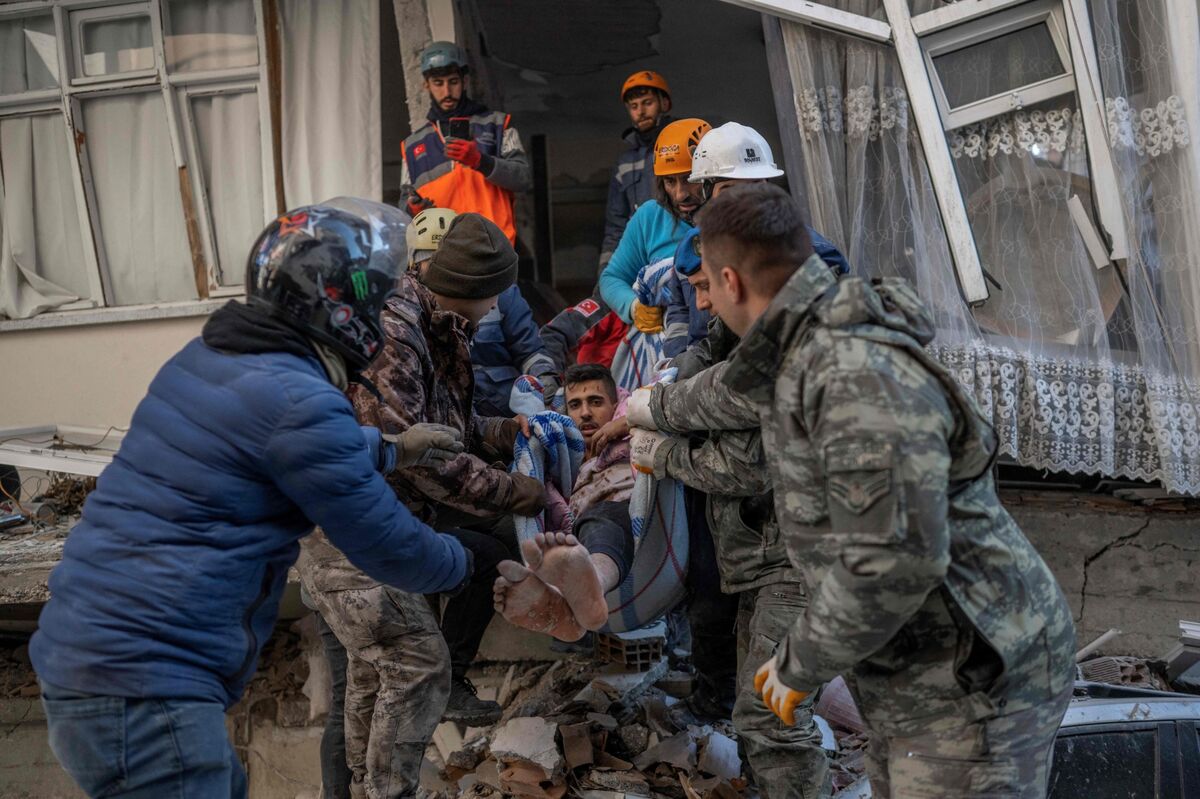 Turkey Earthquake Death Toll Exceeds 14,000, Survivors Found After 73 Hours - Bloomberg