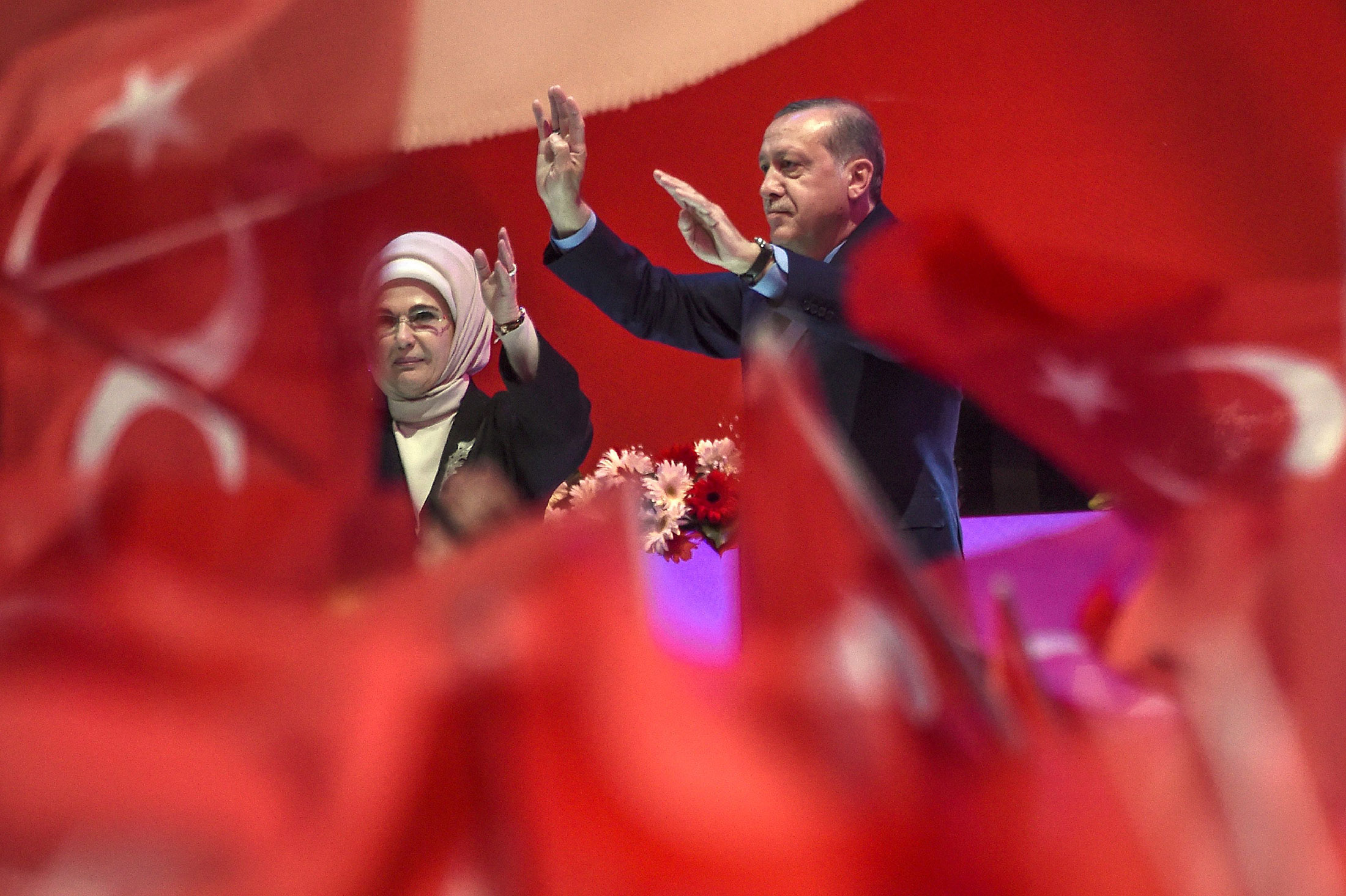 トルコ国民投票 大統領が勝利宣言 権限集中へ抜本的改憲 Bloomberg