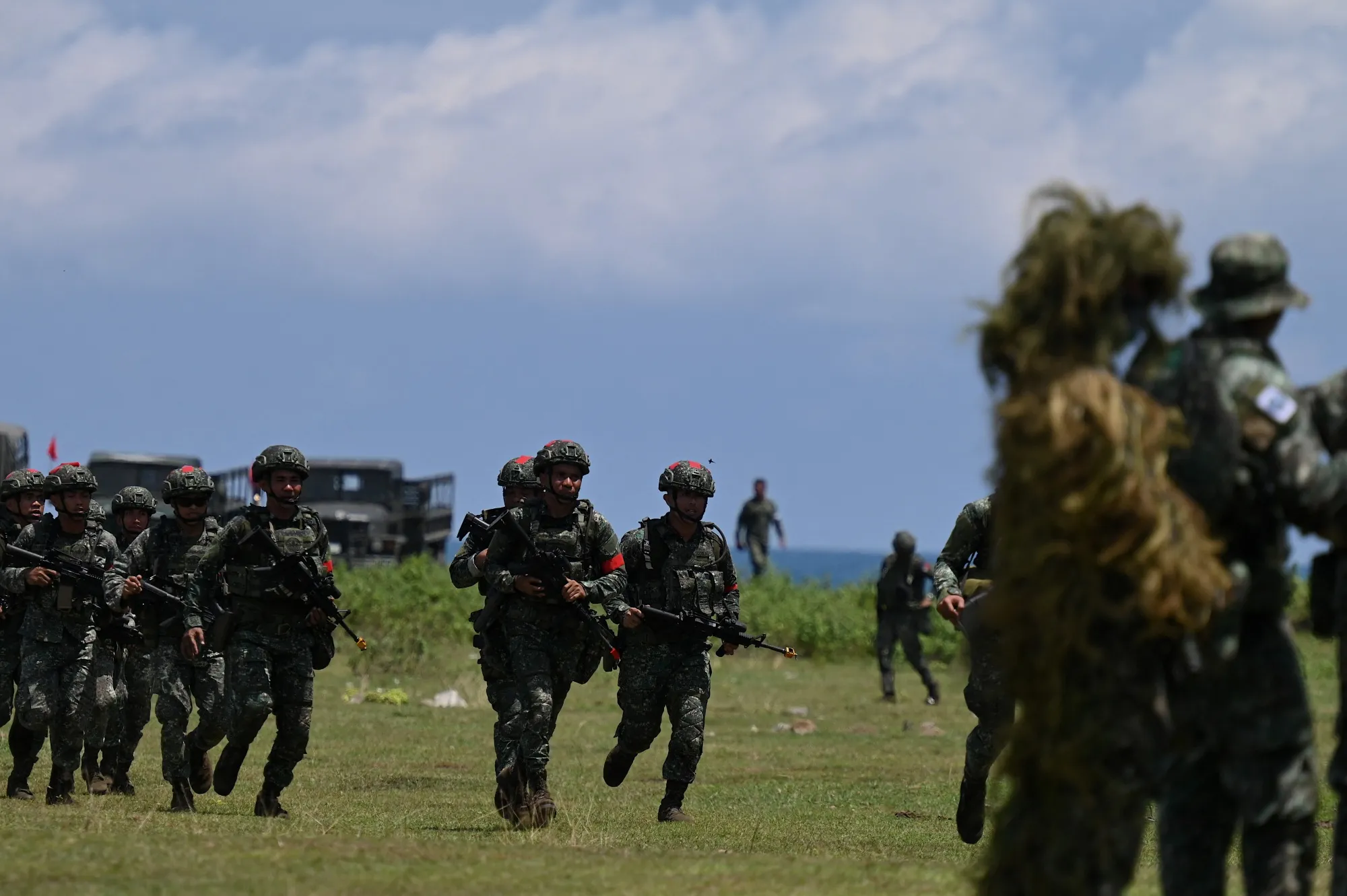 Soldiers participate in a combat exercise as a part of the Indo-Pacific Endeavor 2023 between the Armed Forces of the Philippines and the Australian Defence Force called Exercise Alon,&nbsp;in Tarampitao Airfield in Rizal, Palawan on Aug.&nbsp;21, 2023,