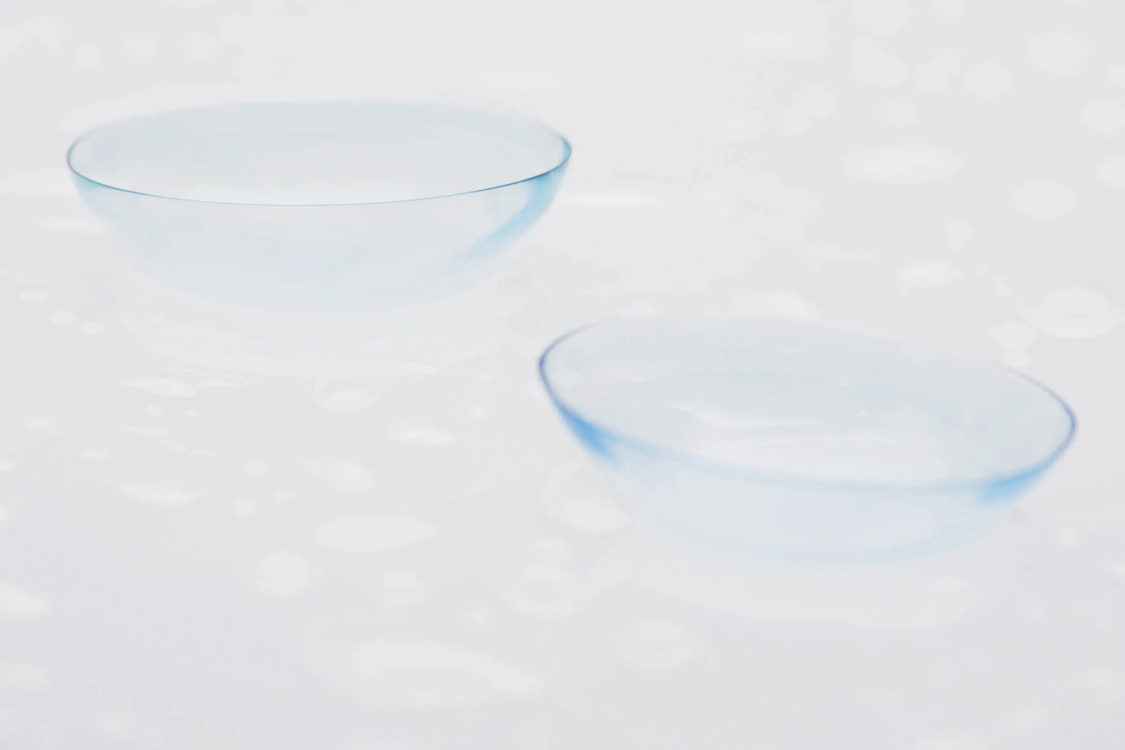 1480996996_contact lens