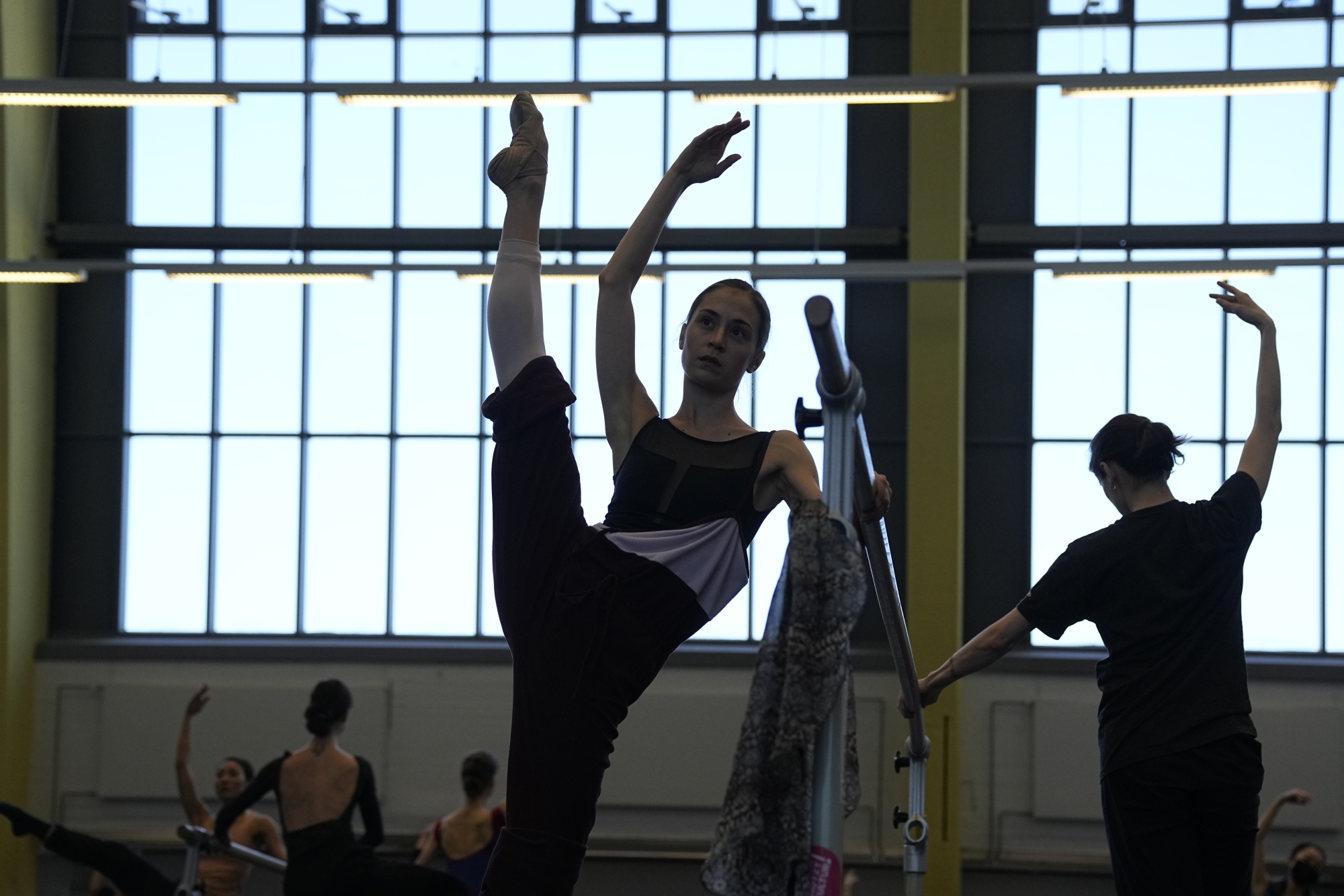 Ukrainian, Russian Refugee Ballet Dancers Find Help in Berlin Bloomberg