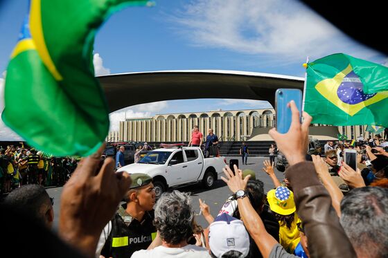 Bolsonaro Mixes With Crowds Again in Push to Reopen Economy