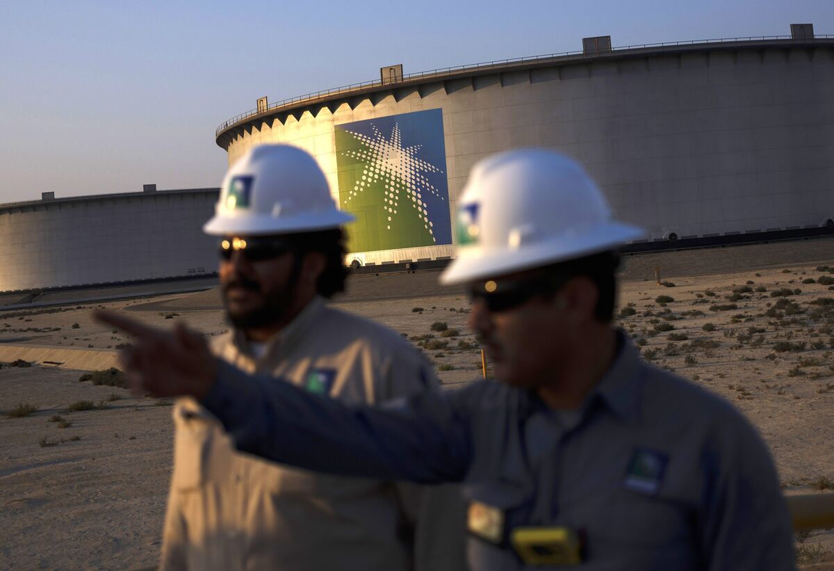 bloomberg.com - Anthony Di Paola - Saudi Arabia Cuts Flagship Oil Price to Lowest in Five Years
