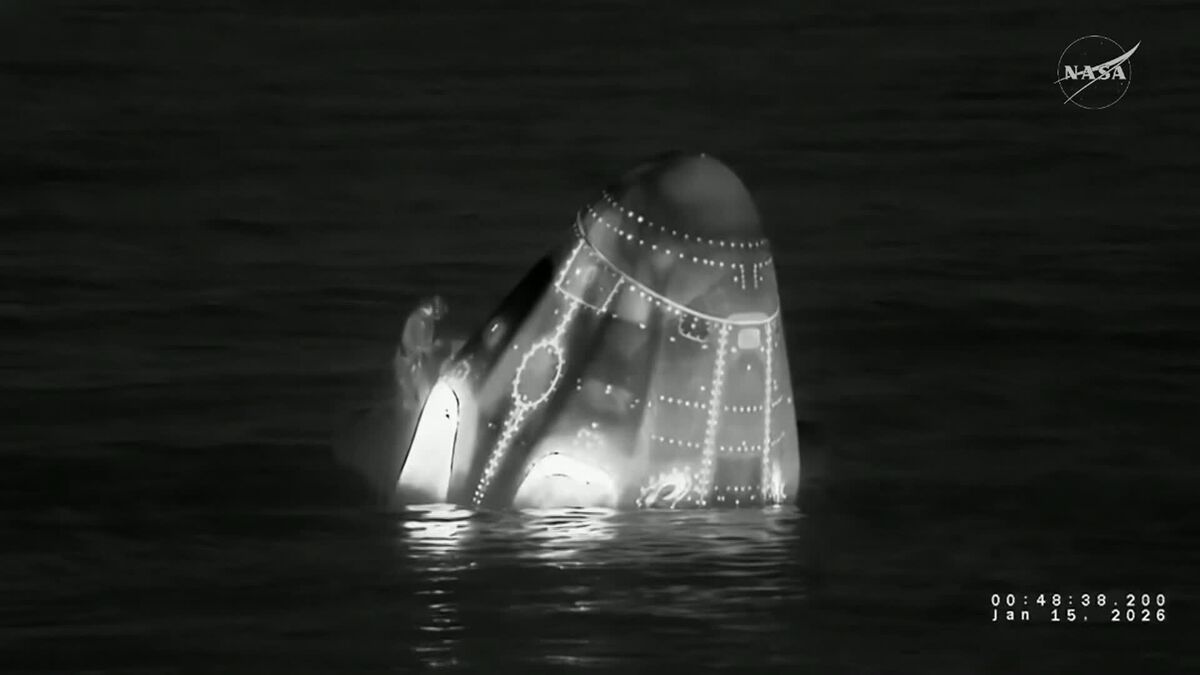 SpaceX Capsule With ISS Astronauts Splashes Down