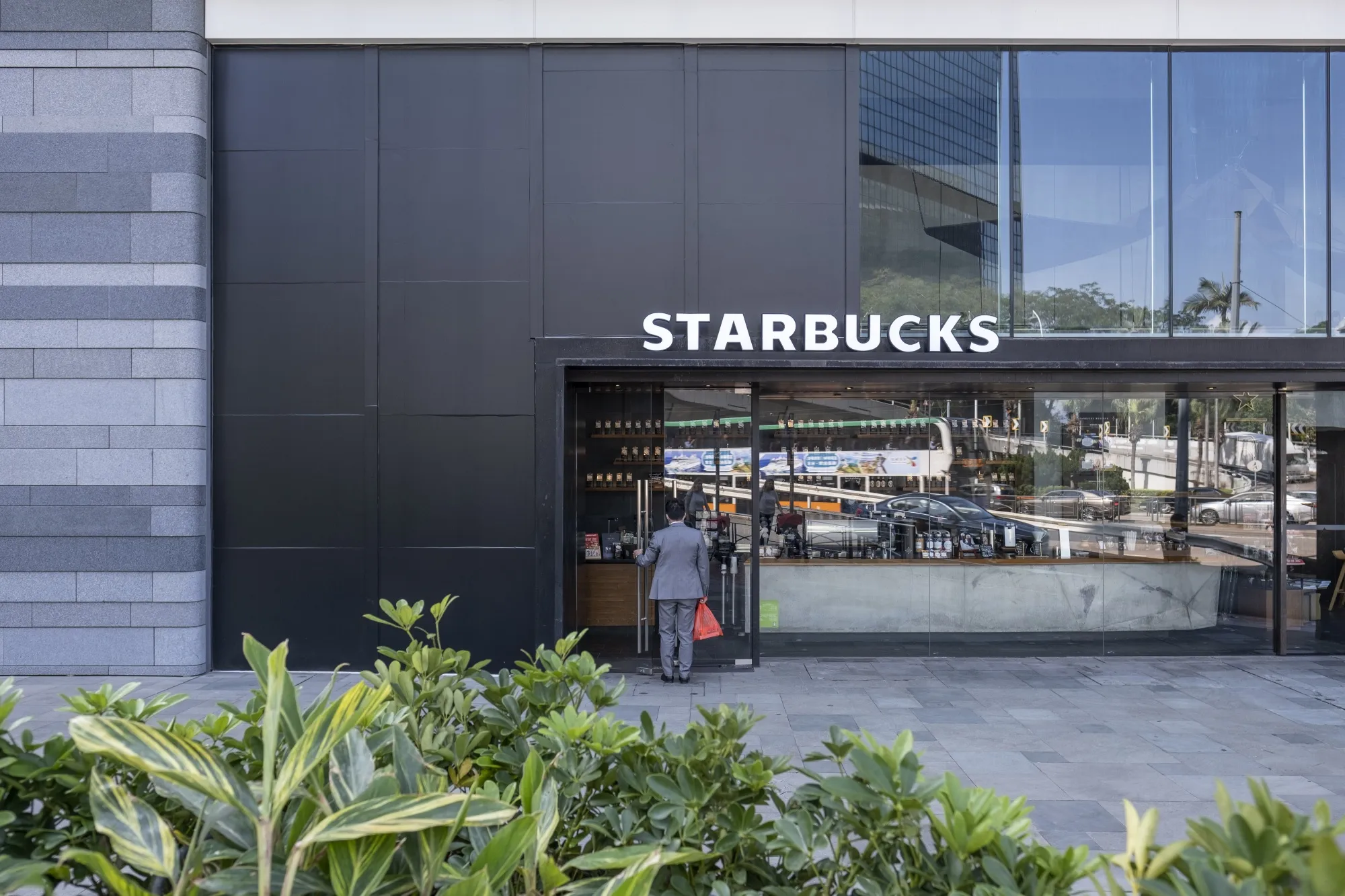 Starbucks now operates more than 800 stores across Hong Kong, Macau, Vietnam, Singapore and Thailand.
