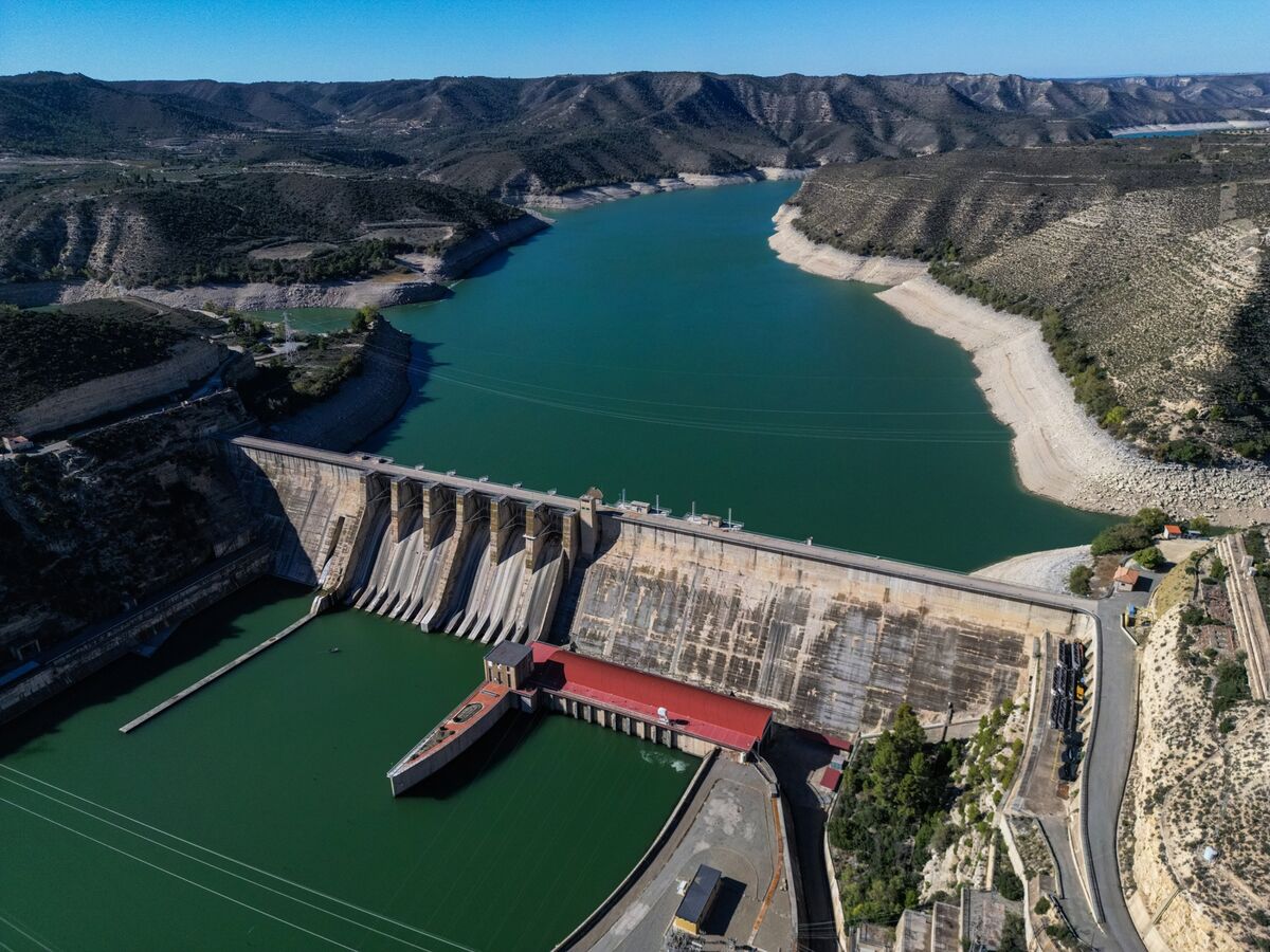 Drought Forces of Spain's Largest Hydro Plants Halt - Bloomberg