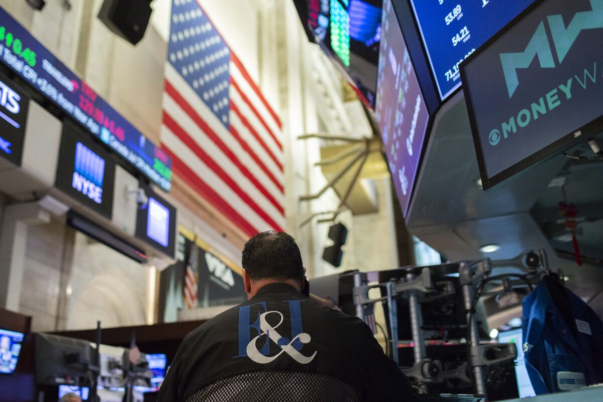 Magnificent 7’s Stock Market Dominance Shows Signs of Cracking