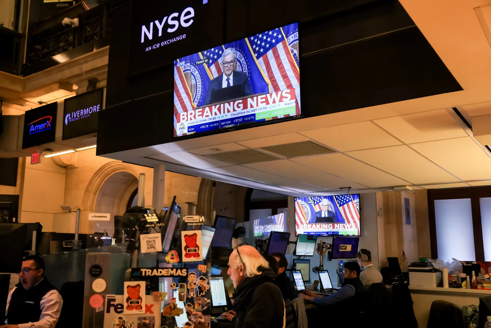 Television stations broadcast Chairman of the US Federal Reserve&nbsp;Jerome Powell&nbsp;on the floor of the New York Stock Exchange.