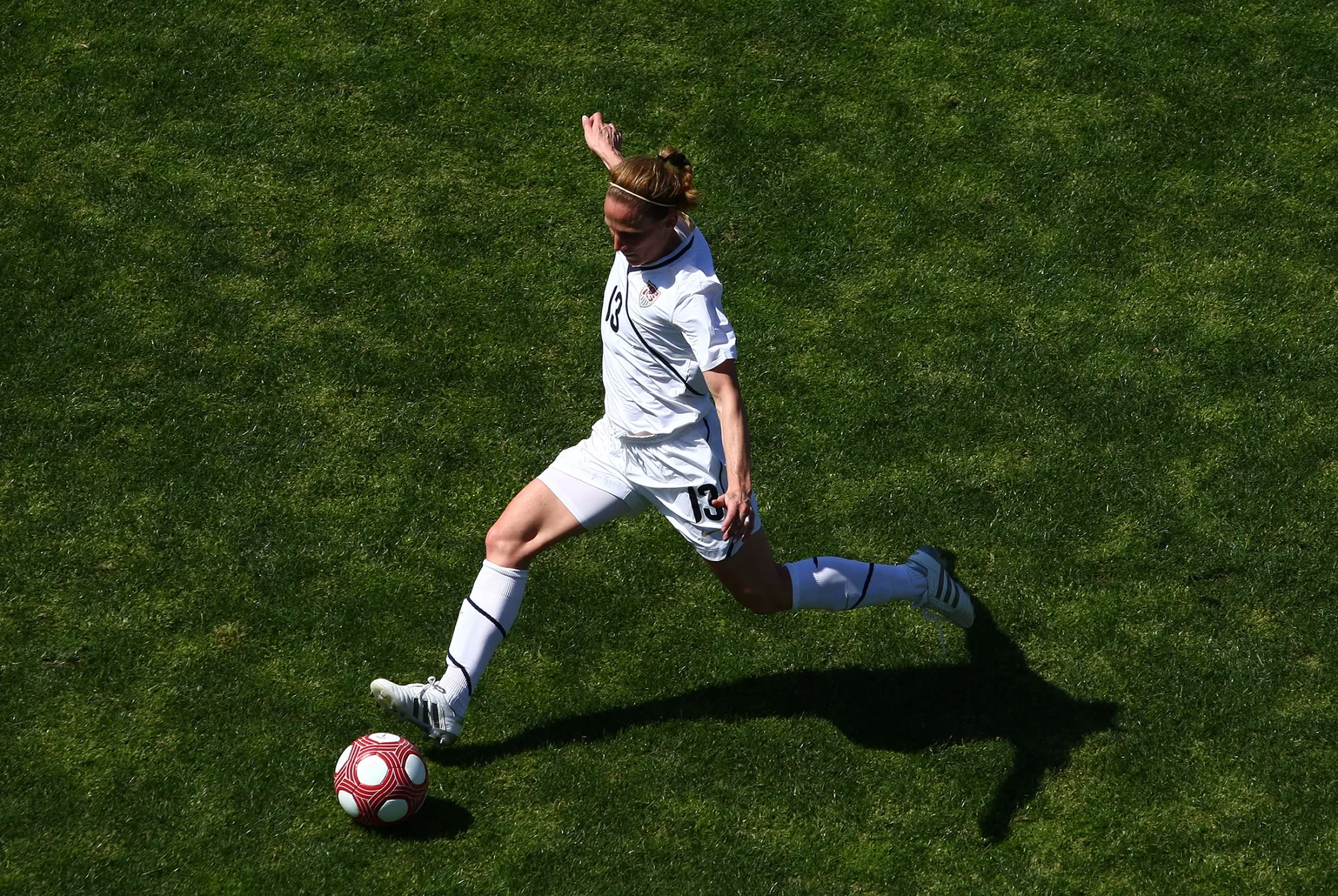 Kristine Lilly plays in 2010.