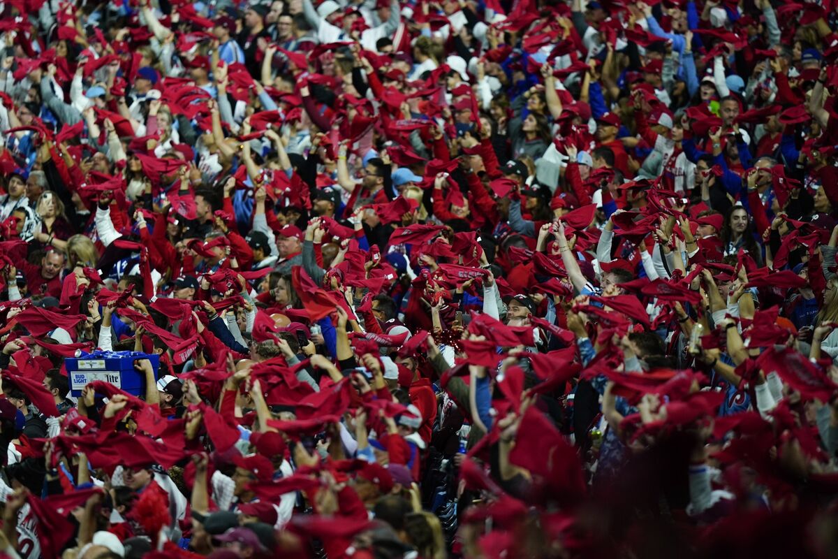 Phillies' fans were electric for World Series' return to South Philly