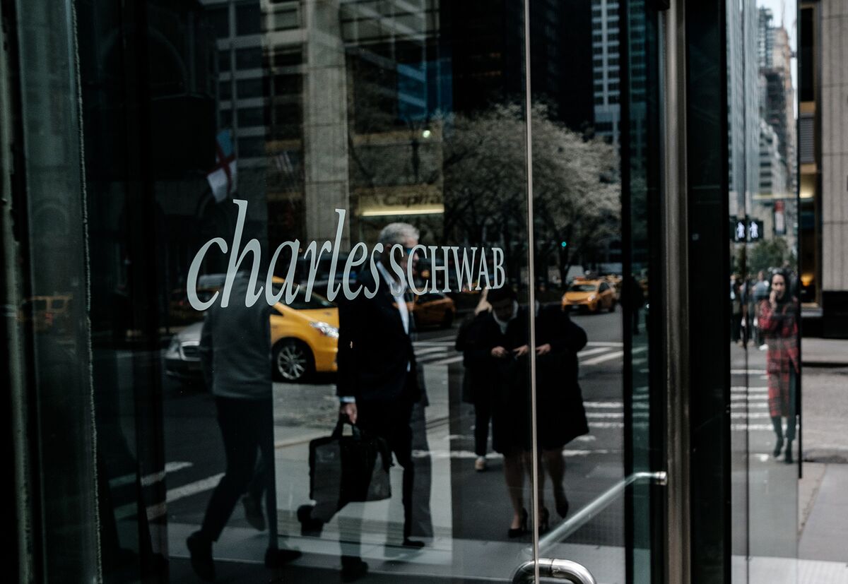 Schwab Faces ‘Unpredictable Issues’ in Work From Home Rush - Bloomberg