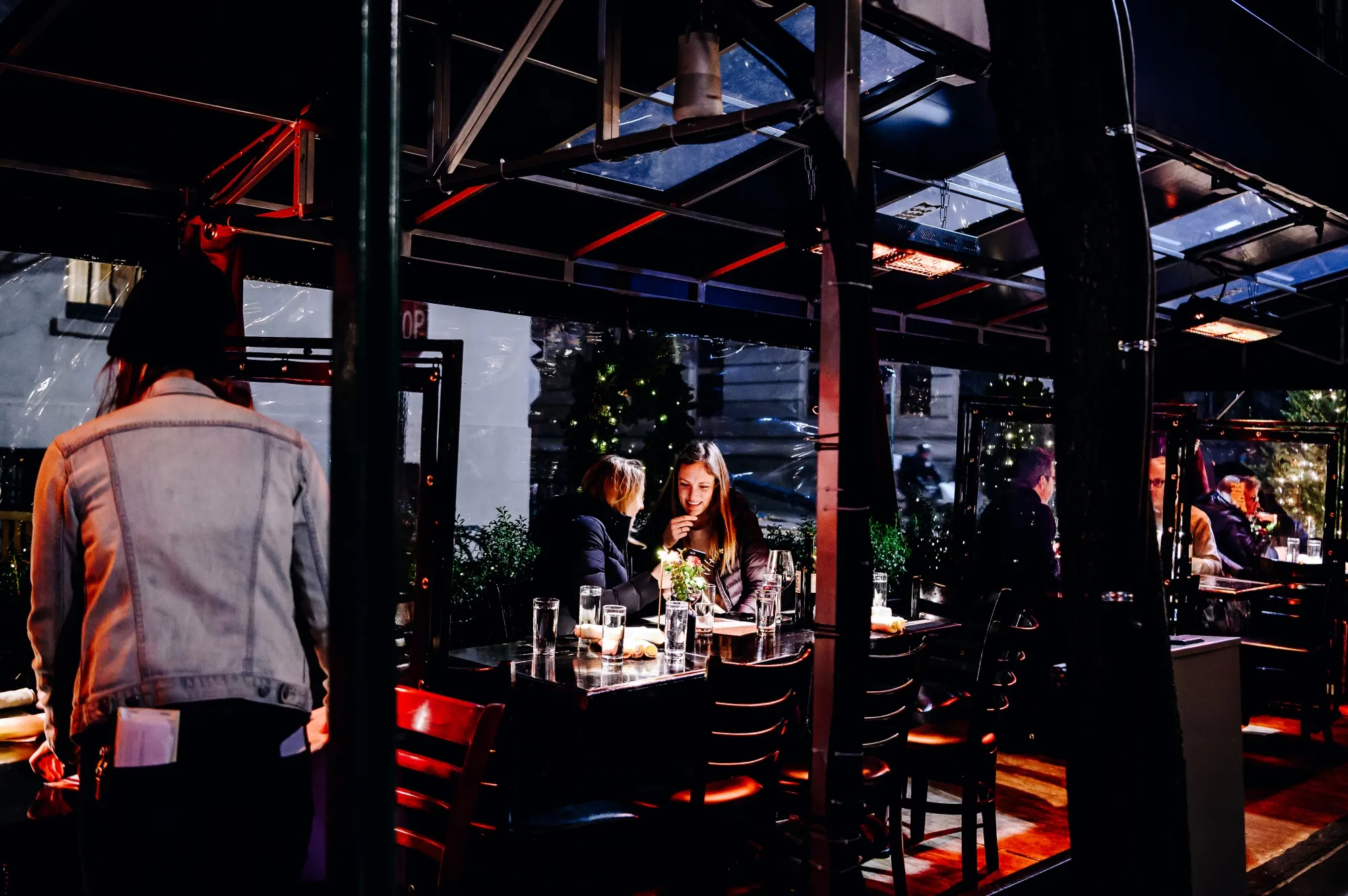 Customers dine outside at&nbsp;a restaurant in New York.