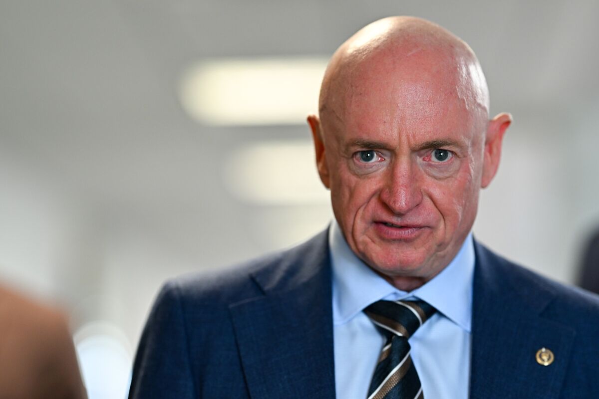 Mark Kelly Is Using Political Judo on Hegseth