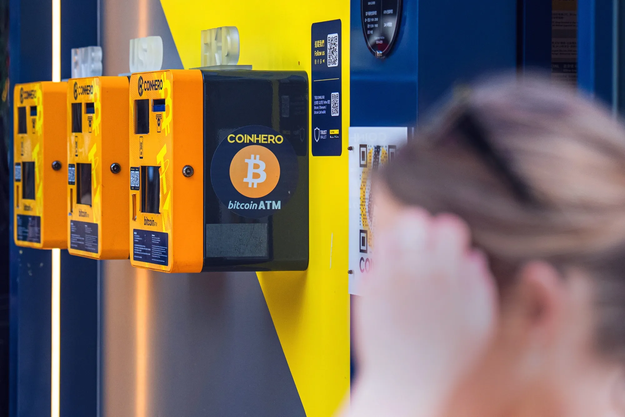 ビットコイン9万ドル台回復、市場に不安定さ残る－投資家は慎重姿勢 - Bloomberg