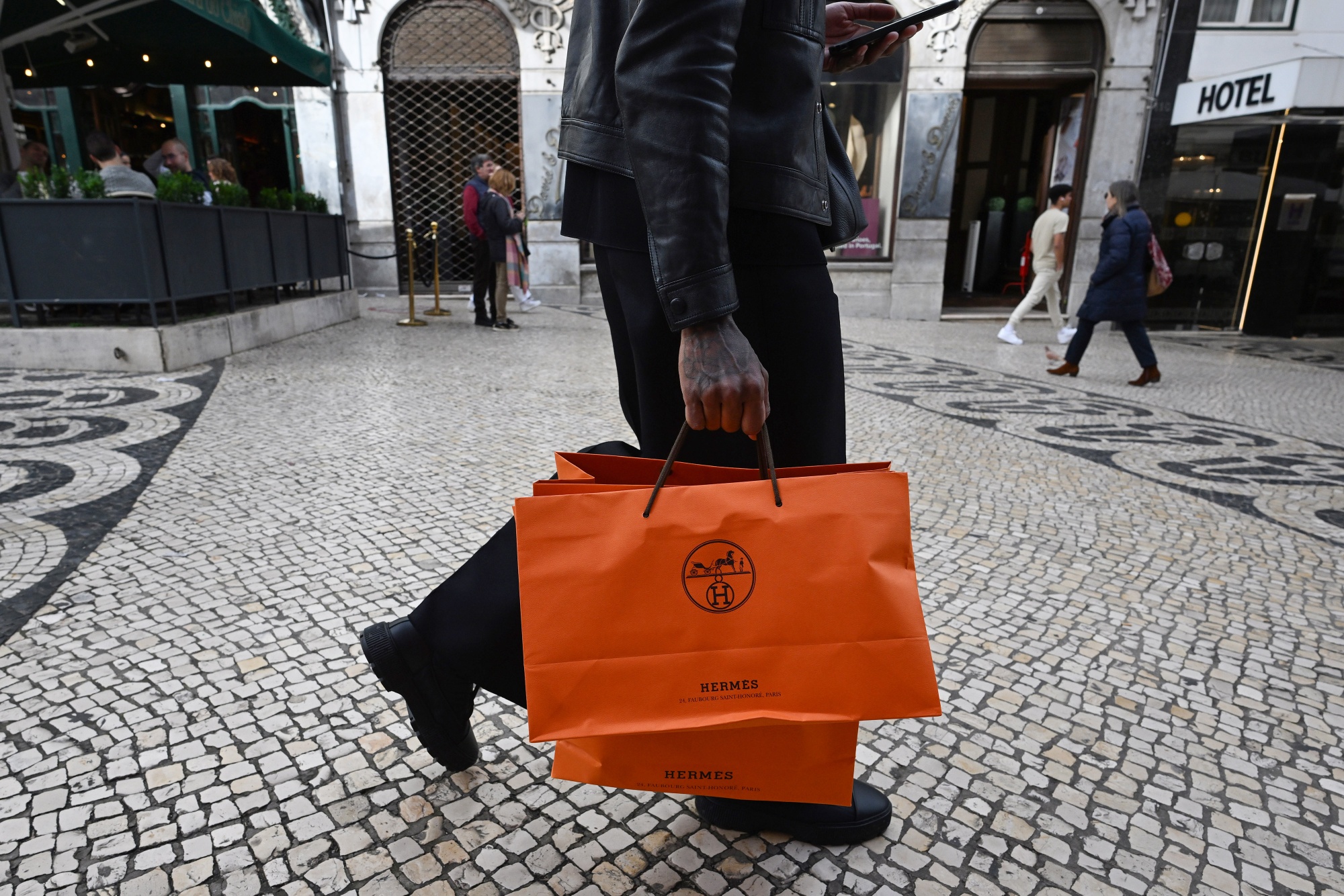 Hermes Sales (EPA:RMS) Jump on Soaring Demand for Luxury Watches and  Clothes - Bloomberg