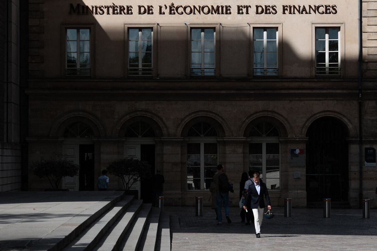 France Plans to Sell Record €340 Billion of Bonds in 2027