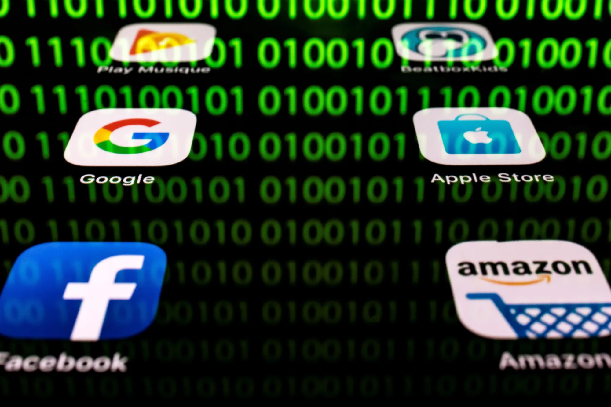 FRANCE-COMPUTING-APP-ECONOMY-SOCIAL MEDIA-RETAIL-HACKING