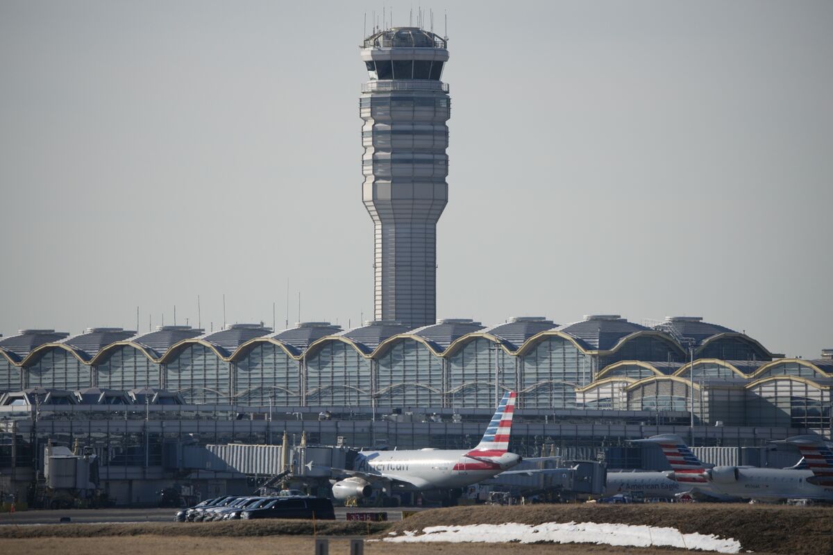 北米の空港で相次ぐ異常事態、直前の着陸取りやめ間一髪で衝突回避