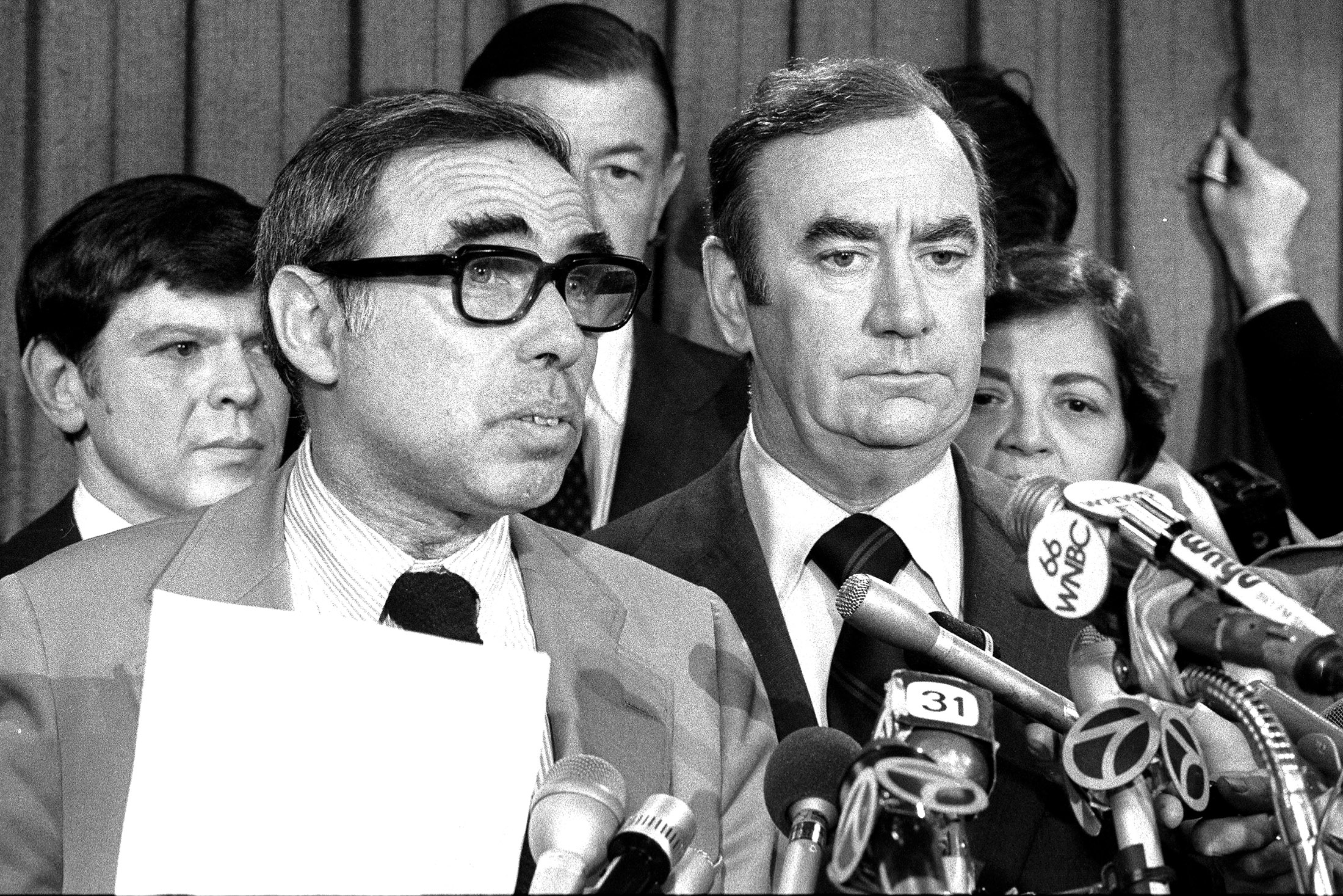 Felix Rohatyn and Hugh Carey hold a press conference in 1975.